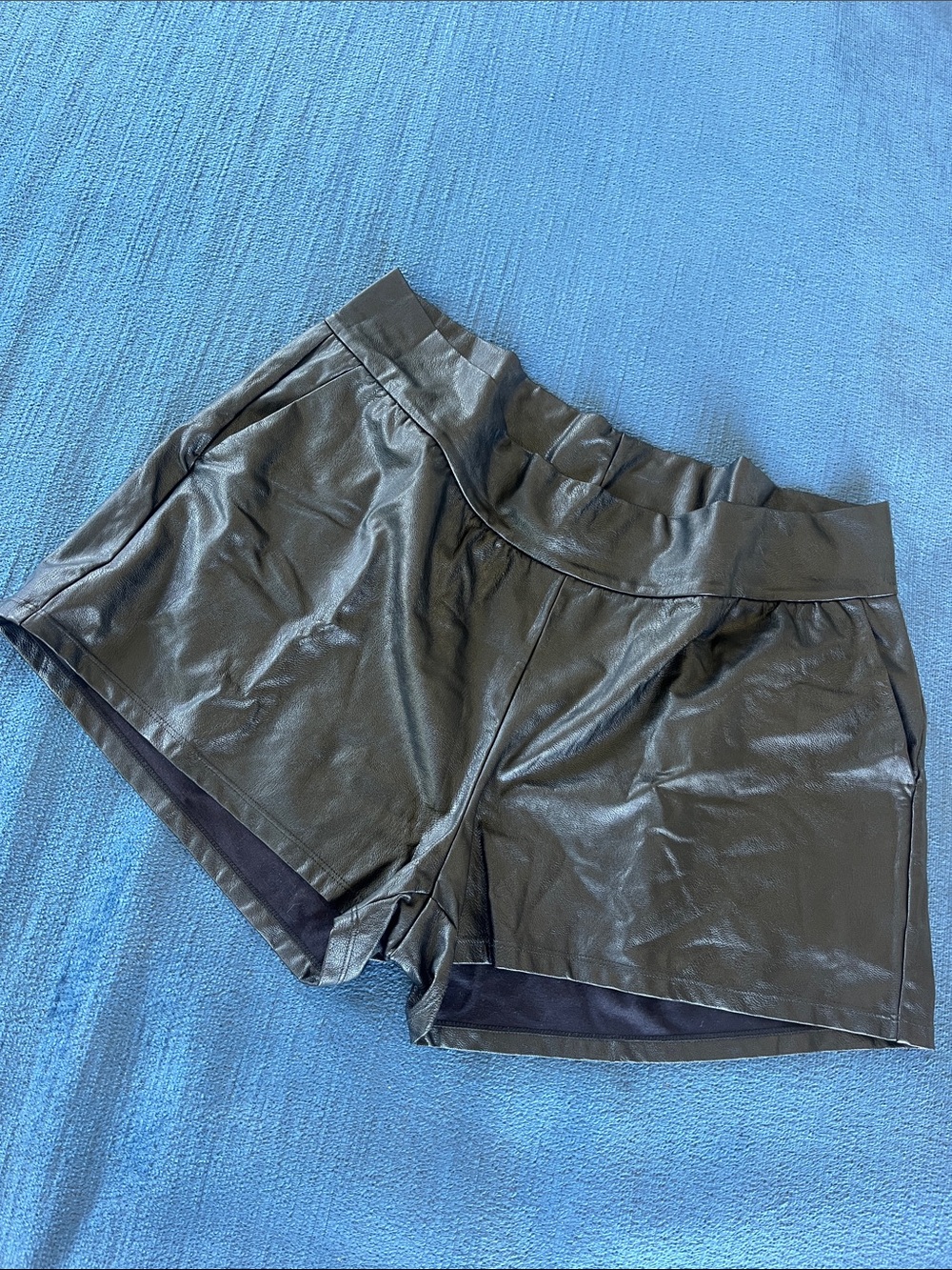 Commando Black Faux Leather pull-on Women's Shorts. No zippers. Size XL. NWOT